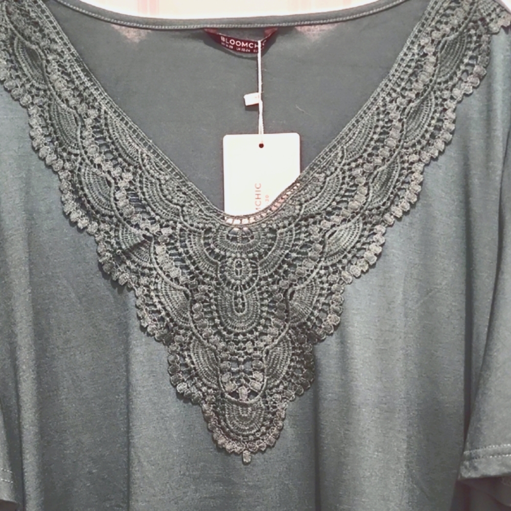 NEW Bloomchic Flutter Sleeve Lace V Neck Green Tee Shirt 2x - Picture 3 of 5